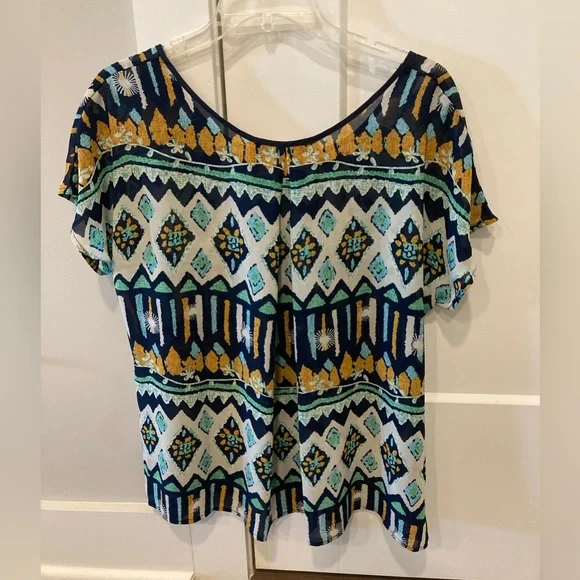 Colorful oversized blouse from local boutique - Picture 2 of 3